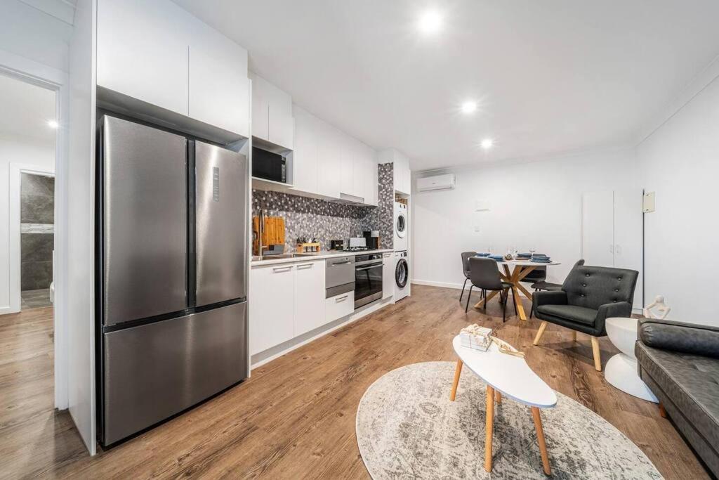 And Serenity Apartment Henley Beach South
